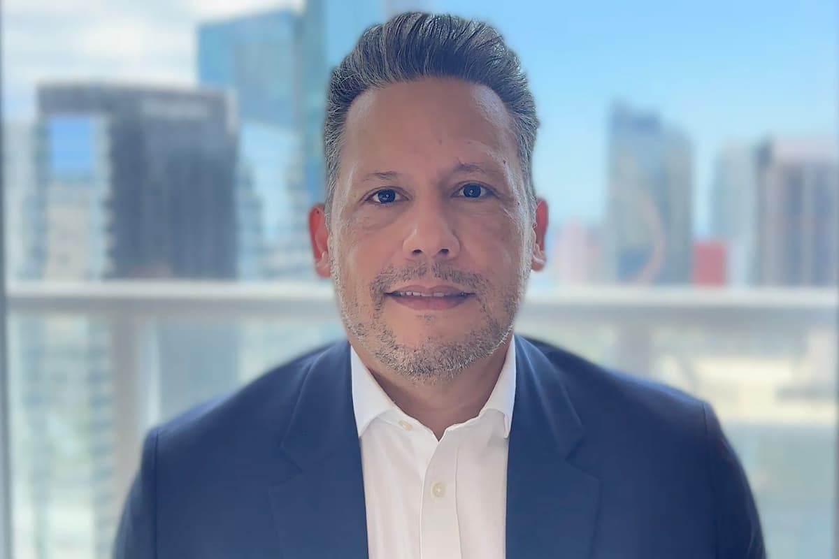 Diego Navia — Operating Model Architect